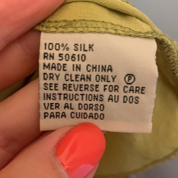 Vintage Chartreuse silk blouse with beautiful button up neck - Picture 4 of 4